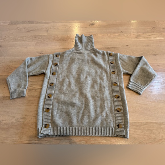 net.153 Sweaters - Net.153 turtleneck sweater tan size small / medium